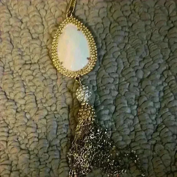 Lilly pulitzer necklace gold and white long chain - Picture 4 of 6